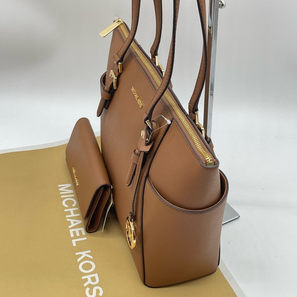 Michael Kors Large Charlotte Tote Bag & Trifold Wallet - Picture 7 of 13